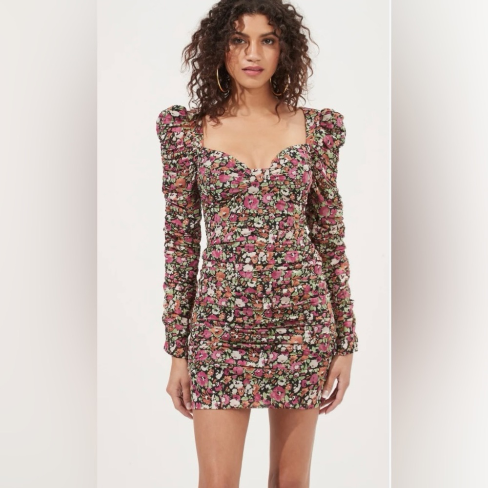 ASTR  Jadine Ruched Floral Sweetheart Mini Dress‎ In Fuchsia-Rust Multi Floral
